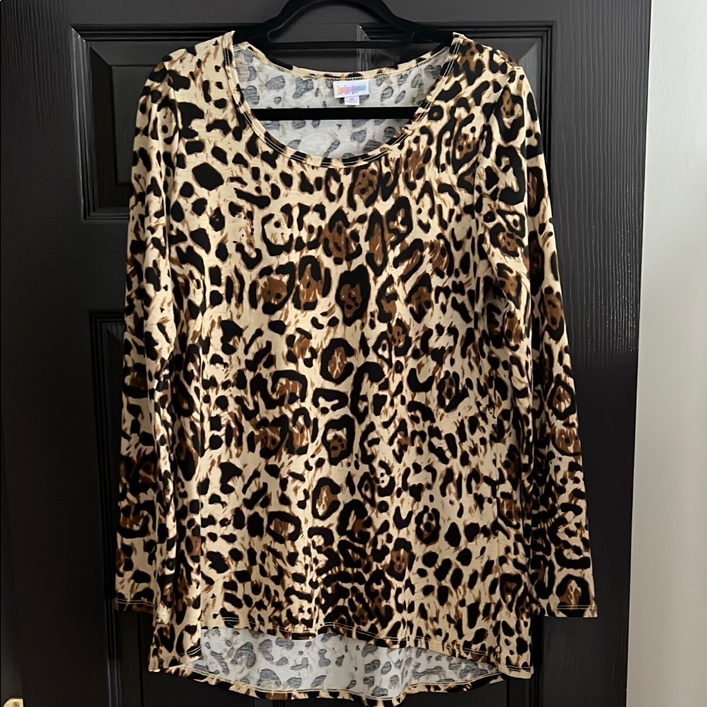 LuLaRoe Lynnae Top - medium